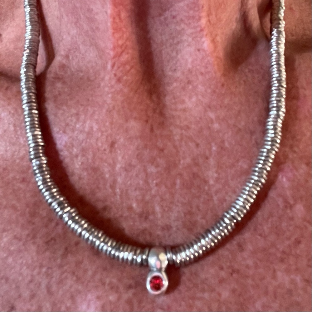Pretty Uno de 50 Silver Disk Necklace With Bright Coral Swarovski Round Crystal